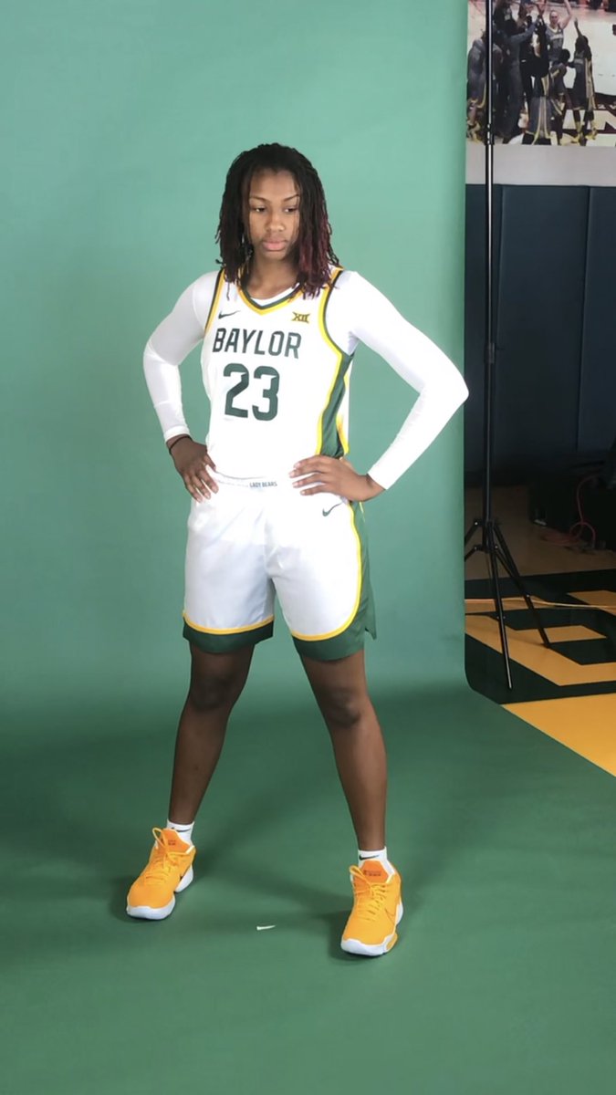 oilerpride_gbb's tweet photo. No matter the colors she makes it all look good!!!! @DunkingBeauty @PearlandHighSch https://t.co/9mIEpOwZBk