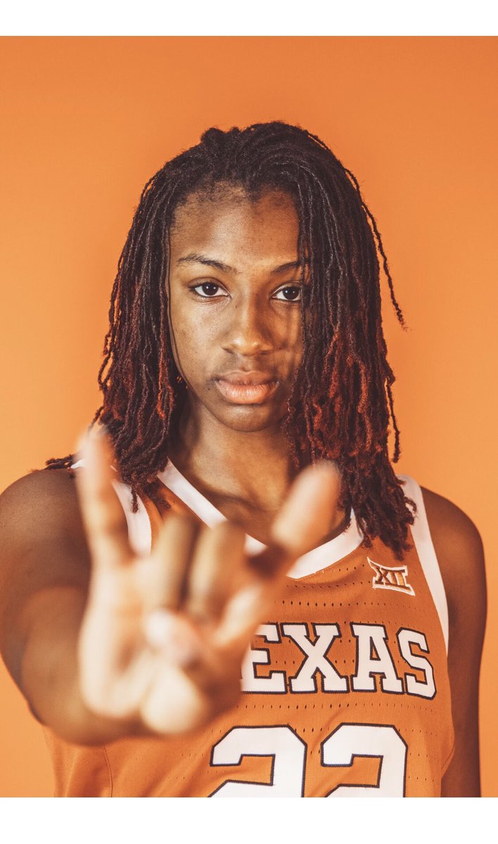 oilerpride_gbb's tweet photo. No matter the colors she makes it all look good!!!! @DunkingBeauty @PearlandHighSch https://t.co/9mIEpOwZBk