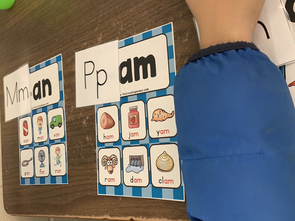 JulieLafleur13's tweet photo. Playing games is a fun way to engage English Language Learners in phonemic and phonological awareness. #TeachingELLs #BuildingVocabulary #talktimewithpeers #emergingreaders @StittsvillePS @OCDSB https://t.co/ZL8AT9UZKi