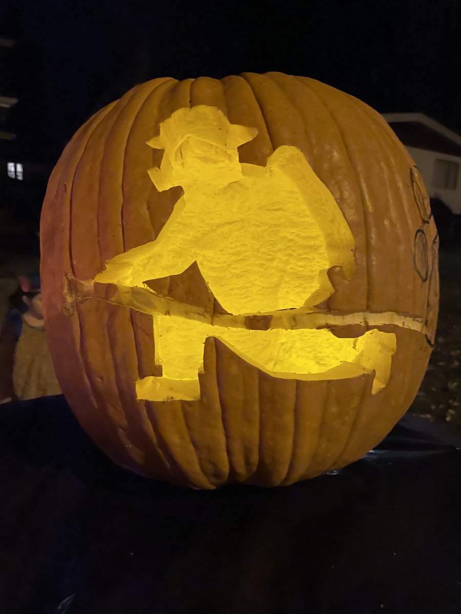 2874Iaff's tweet photo. If you haven’t already brought in your pumpkins from Halloween, don’t forget to put them in your compost bins to avoid invited unwanted furry trick or treaters 😉🐻 

Pumpkin carved by one of your #SquamishFire members! https://t.co/CffhXTIYqW