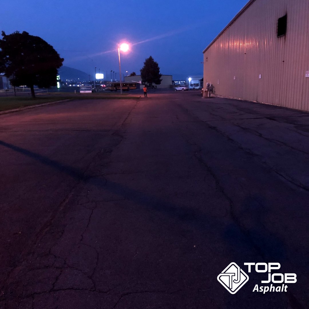 TopJobAsphalt's tweet photo. Late Night Post: This is what it looks like before &amp; after we clean up an area.
.
.
.
#homerenovations #asphaltmaintenance #asphalt #asphaltcontractor #homeimprovements #utahcontractor #construction #maintenance #hoa #logan https://t.co/7Cx02MGnsC