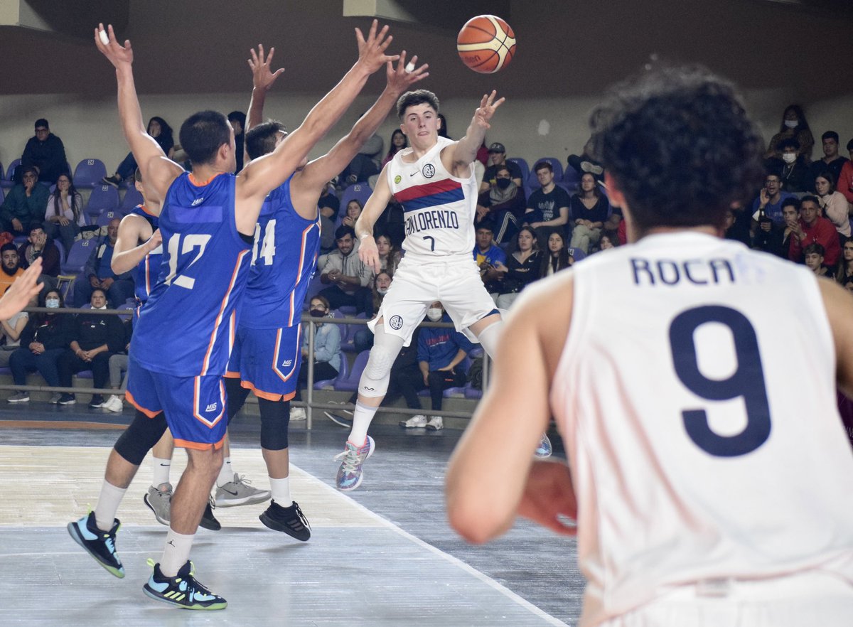 CASLABasquet's tweet photo. ¡Debut ganador! 🔵🔴👏

Por la primera fecha de la Liga de Desarrollo, #SanLorenzo se impuso a @RiachueloClub por 72 a 68 en el Superdomo de La Rioja. 

🔜 El miércoles a las 21, segundo juego 🆚 @Atenas_oficial en Córdoba. https://t.co/xbiIoneLX6