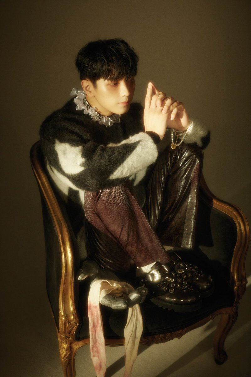 DazedKorea's tweet photo. YOU SAVE US.

구원: 서로가 서로를 믿는다는 것.

#CIX #씨아이엑스

더 많은 화보와 기사는 <데이즈드> 11월호에서 만나볼 수 있습니다. https://t.co/sx8Ulv8AZi