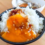 ピリ辛な味付けでお箸が進みそう!とっても美味しそうな、ユッケ風卵かけご飯レシピ!