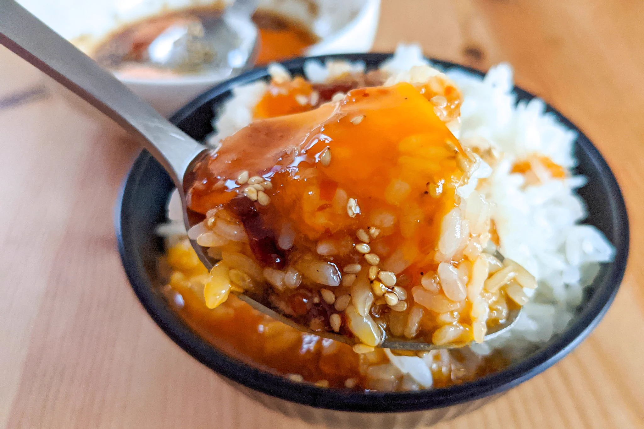 ピリ辛な味付けでお箸が進みそう！とっても美味しそうな、ユッケ風卵かけご飯レシピ！