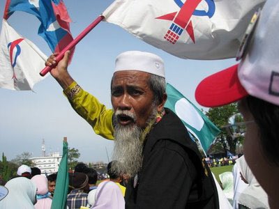 MuhamadHafizMu2's tweet photo. Bendera DAPigs pun dia orang kibar, setakat bendera Bunga apalah sangat? Bende bukan tak biase buat 😅
#pasubunga https://t.co/Cw78mloyfo