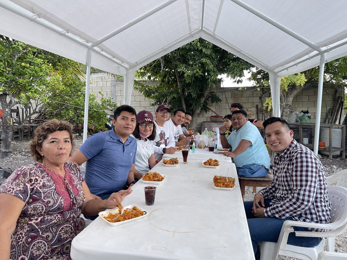 ErickReyesLeon's tweet photo. Desde #Castamay para el mundo, los súper Pibipollos.
Una delicia 😋 @abrahamendieta @andre4T1 https://t.co/oeprvWDrwn