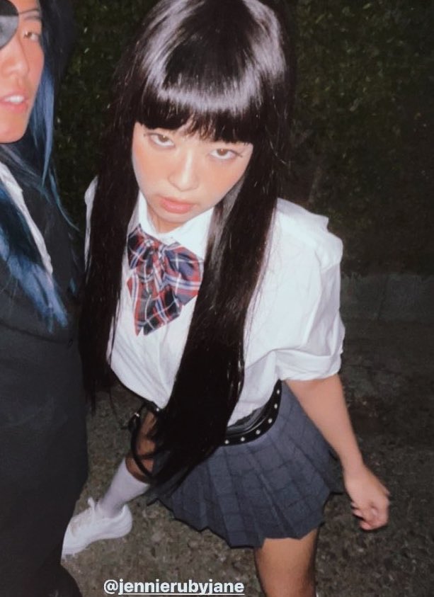 tiny_ninii's tweet photo. Halloween Jennie ended everyone https://t.co/7LjgQUPgm7