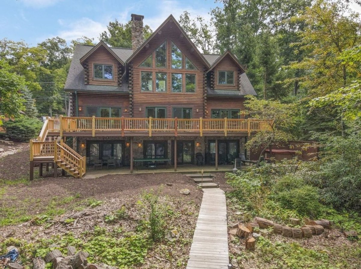 abetterlyf's tweet photo. Thinking on moving my home office to Deep Creek. I will be far away from the beach. The drive to Pungo will be long. https://t.co/6EIViX6WXA