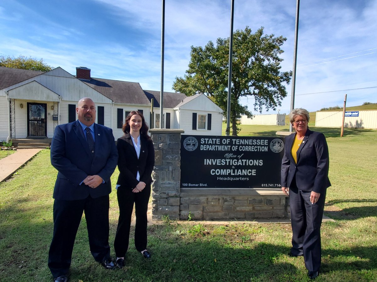 DonnaTurner1441's tweet photo. Join me in congratulating our two newest team members, DSNF Investigations Unit Institutional Investigator Scott Johnson and Security Threat Group/ Intel Unit Analyst Killian Moone. #TNTDOC1 @TNTDOC1 https://t.co/pdDd2bo9Qq