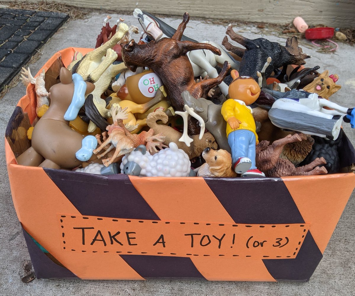 reThinkLounge's tweet photo. Zero Waste parenting Halloween hack unlocked! I tried putting a box of toys next to our candy bowl, and EVERY toy in this box was rehomed by Trick-or-Treaters. 💪♻️

#ZeroWasteParenting #ZeroWasteHalloween #ZeroWasteLiving https://t.co/GPNBTPt37C
