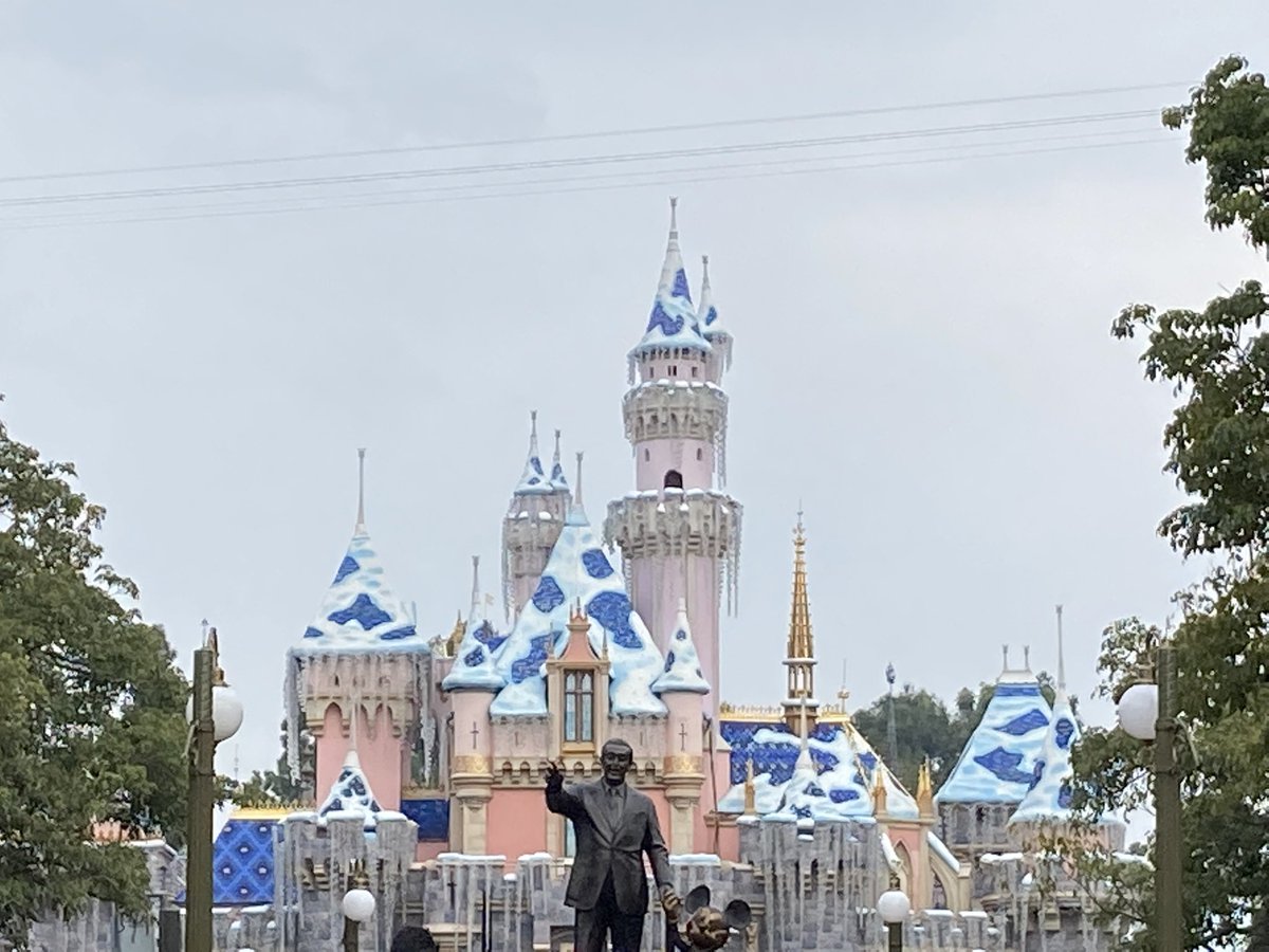 ReflectionsofRW's tweet image. Was at @Disneyland today!! Happiest place on earth!! #disneysmc #disneyland #bestday
