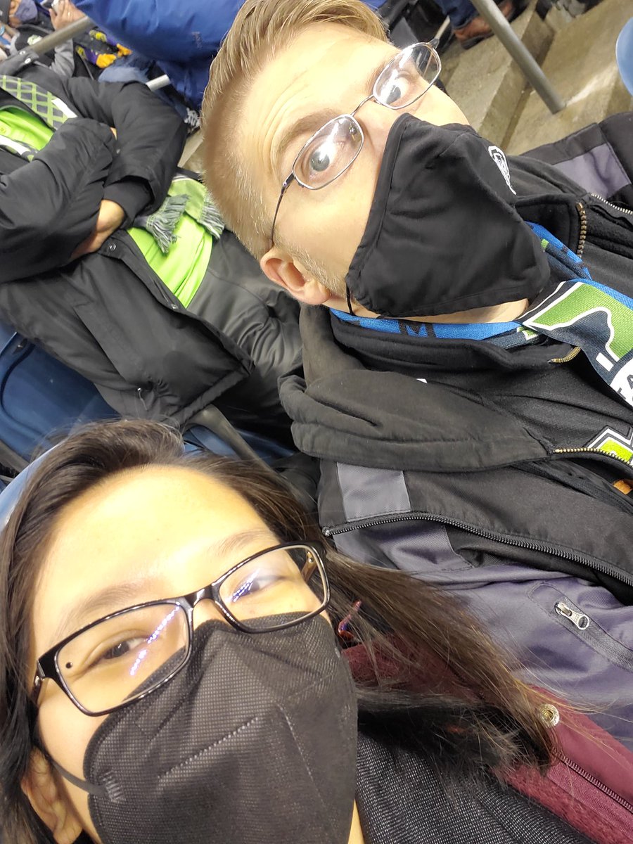 TsukiRou's tweet photo. #SoundersMatchday Just hanging out with my homie. #SEAvLA https://t.co/1z5MWTTED9