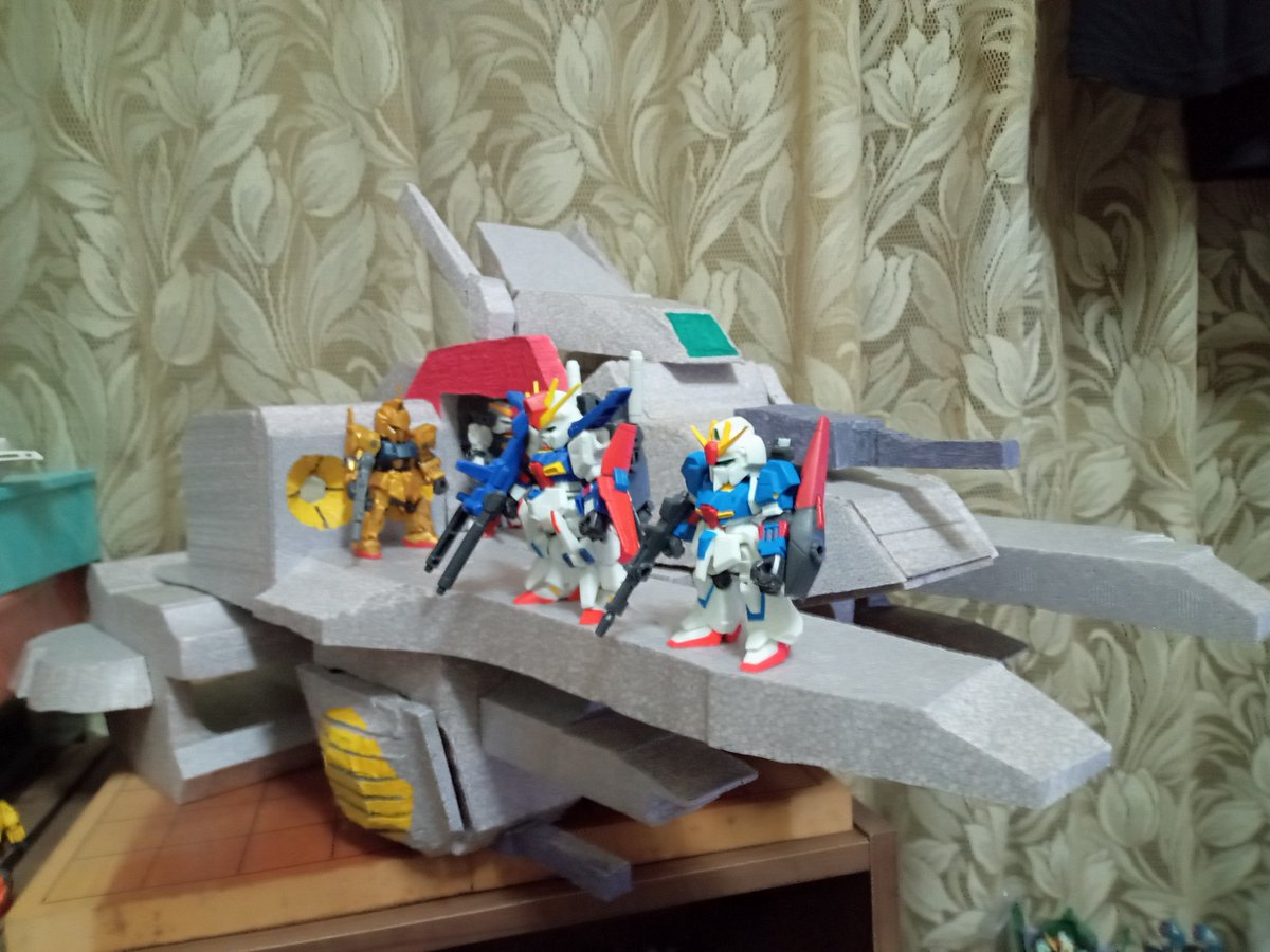 お金も技術も要らない
熱カッターと両面テープとガンダムマーカーで造ってみた
#モビルスーツアンサンブル