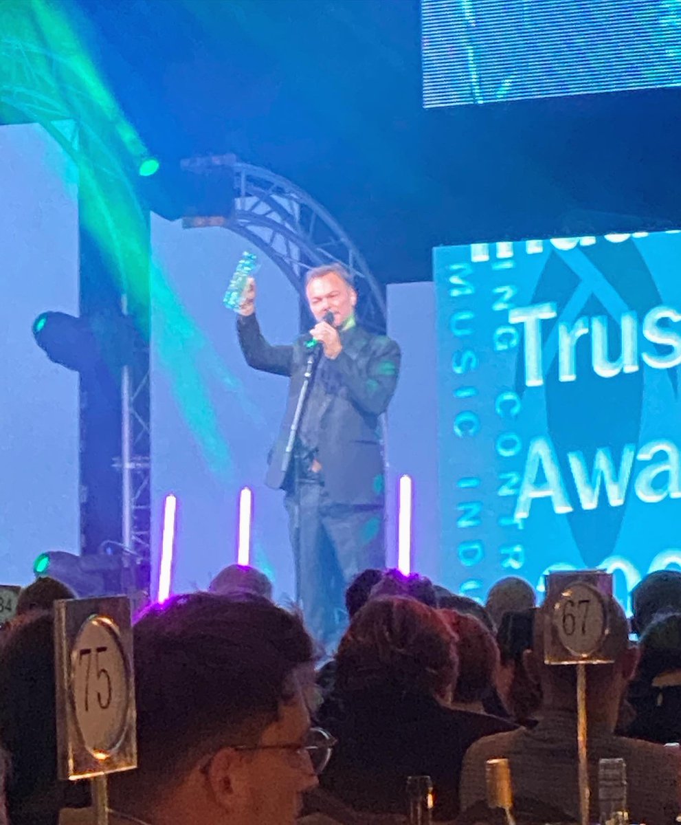 Outernet outing with <a href="/KarrieGoldberg/">Karrie Goldberg</a> 💫 At the <a href="/themitsaward/">The MITS Award</a>. Congrats <a href="/petetong/">Pete Tong mbe</a>