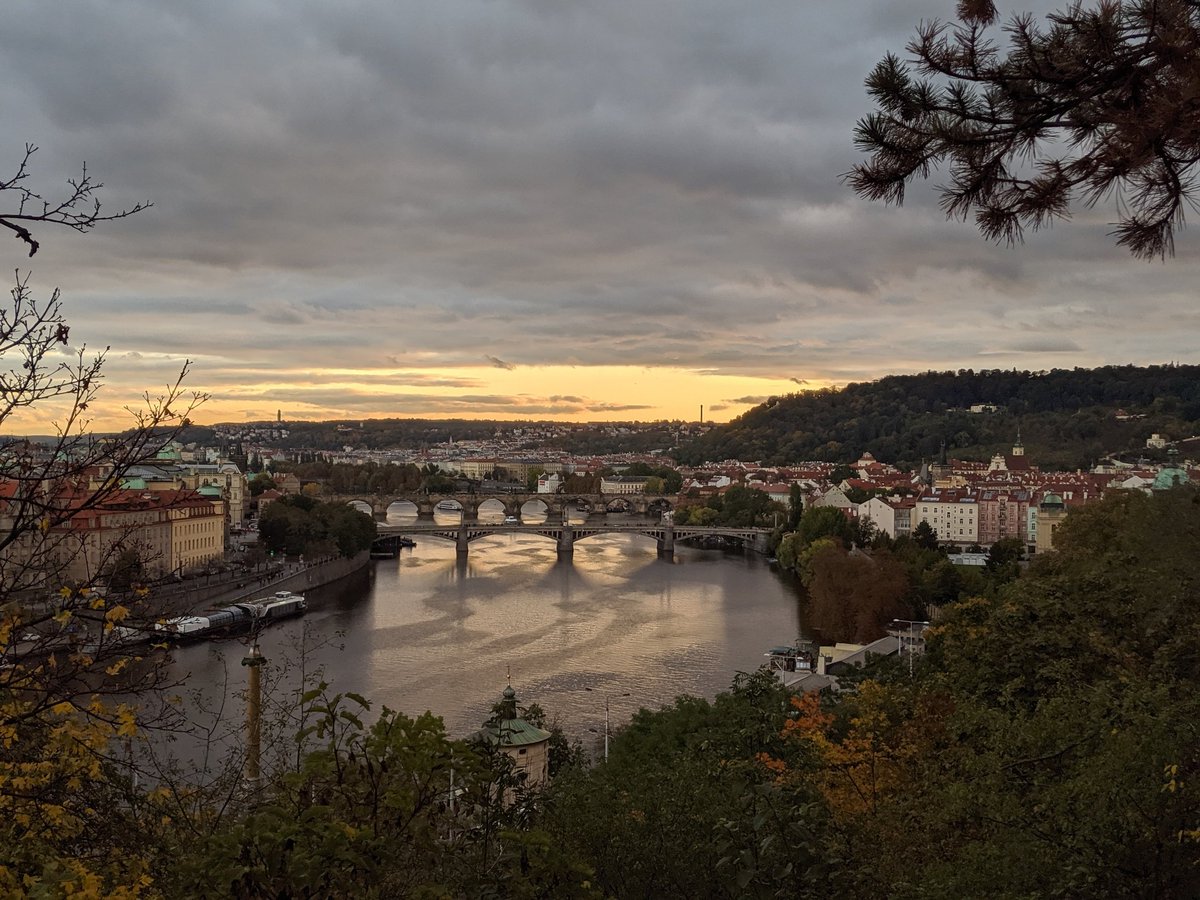 SunsetSnaps's tweet photo. RT @famtravblunders: Letna Park
Prague, Czech Republic
#beautifulsunset #fallcolors #letnapark #letenskesady #prague #czech #czechrepublic #praha #pragueworld #sunsetphotography #naturephotography #travelphotography #returnvisitsoon #praguetravel #lovep… https://t.co/jGPVreCnxg