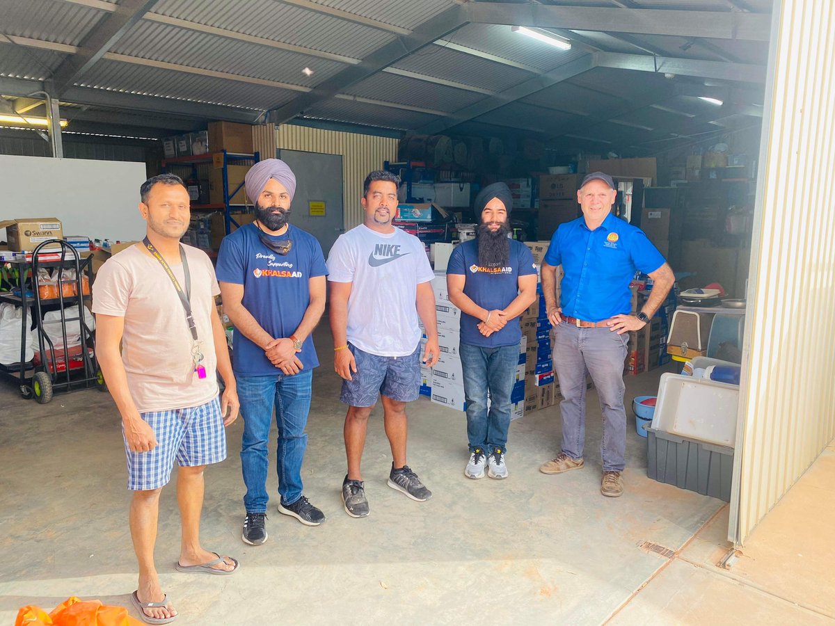 KhalsaAid_AU's tweet photo. Adelaide team again provided 1.6 tons of non-perishable food items to Umoona Tjutagku Health Service Aboriginal Corporation to support The Antakirinja Aboriginal community in Coober Pedy
@LFRESHTHELION @RaviSinghKA @7NewsAdelaide @ajnauda @SBSPunjabi

https://t.co/7eYs1KZoKS https://t.co/rMk6O9nUEv