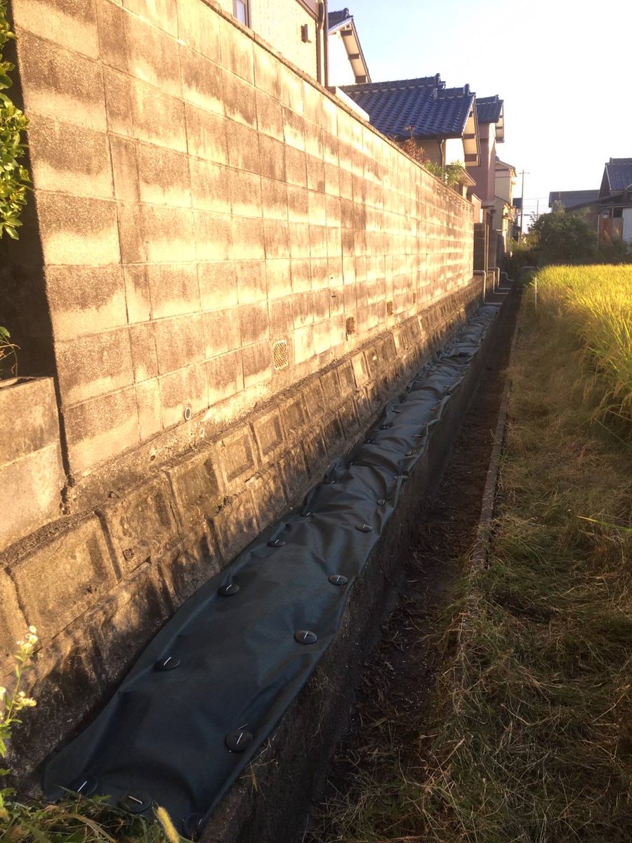 interbenry's tweet photo. 一宮市千秋町にて
庭木の剪定と雑草処理を
やらせて頂きました！！

今回は
雑草を抜いた後に
防草シートも
敷かせて頂きました！

お庭のお困りごとは
何でも
ベンリーにお任せください！

➿0120-017-277

#一宮 #岩倉 #江南 #剪定 #伐採 #根抜 #草抜 #草刈 #雑草 #雑木 #造園 #園芸 #草取 https://t.co/qQNxwaAxcd