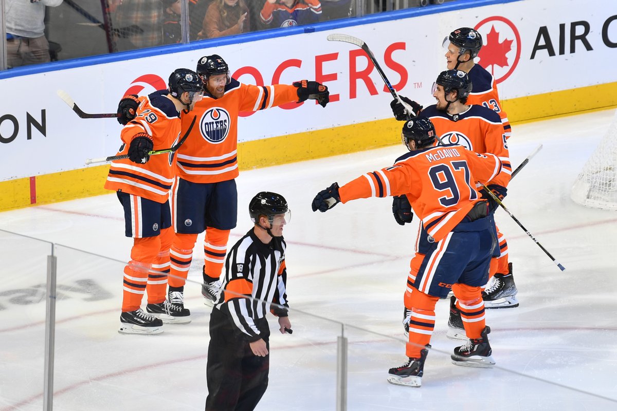 EdmontonOilers's tweet photo. OHCIYÂKÊW!

#OILERS WIN 5-2! 

7-1-0. 

#LetsGoOilers https://t.co/kcWQNjVBLS