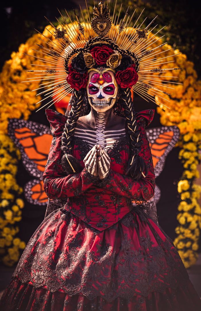 panicomx's tweet photo. Se acerca la media noche y con ello la visita de nuestros seres queridos. Por ello recordamos a la Catrina, que comenzó como una burla a las personas ricas que negaban sus raíces a ser el personaje representativo de estas fechas.

#panico #diaddemuertos #miedo #catrina https://t.co/qvI4Vh4Wnm