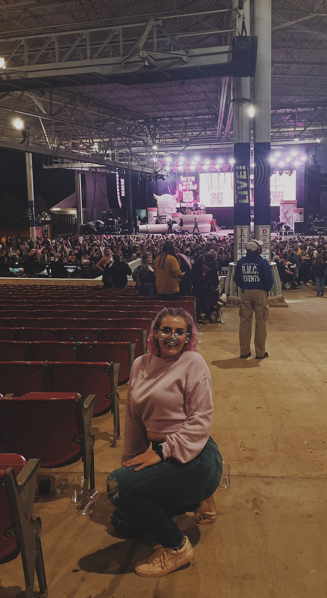 bb_cherokee's tweet photo. #TICKETSTOMYDOWNFALL SOLDOUT 🤪💞 (def forgot to post these) but love me some MGK! @machinegunkelly https://t.co/uk3O82HdCv