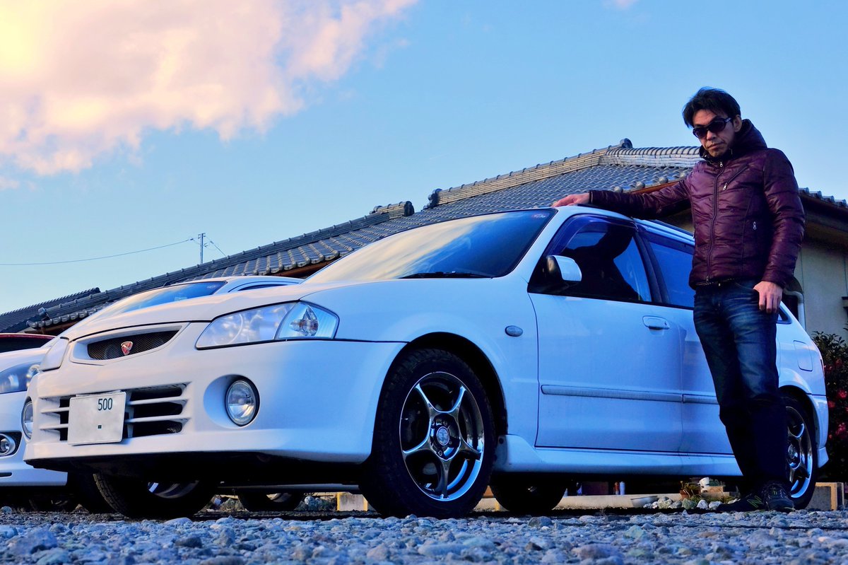 sunimaru0's tweet photo. S-WAGON スポルト20前期の中古探せばあるのかなぁ？
自分の21年目スポはずっと青空駐車だったのもあるし、特に外装がもうボロボロで悲しいのよね😢
今もってなお超お気に入りの車だから、叶うならレストアしたいくらい。そんなお金ないけどw

#MAZDA #マツダ
#FAMILIA #Sーワゴン
#SPORT20 #スポルト20 https://t.co/p6uuIV7dCx