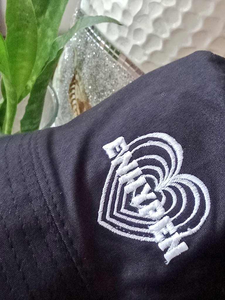 myhoonki's tweet photo. Recieved my bucket hat today! I really love the quality plus you can get this at a very affordable price!! Thank you @b3tterdaze ❤🙌 https://t.co/IoY5MDhPat