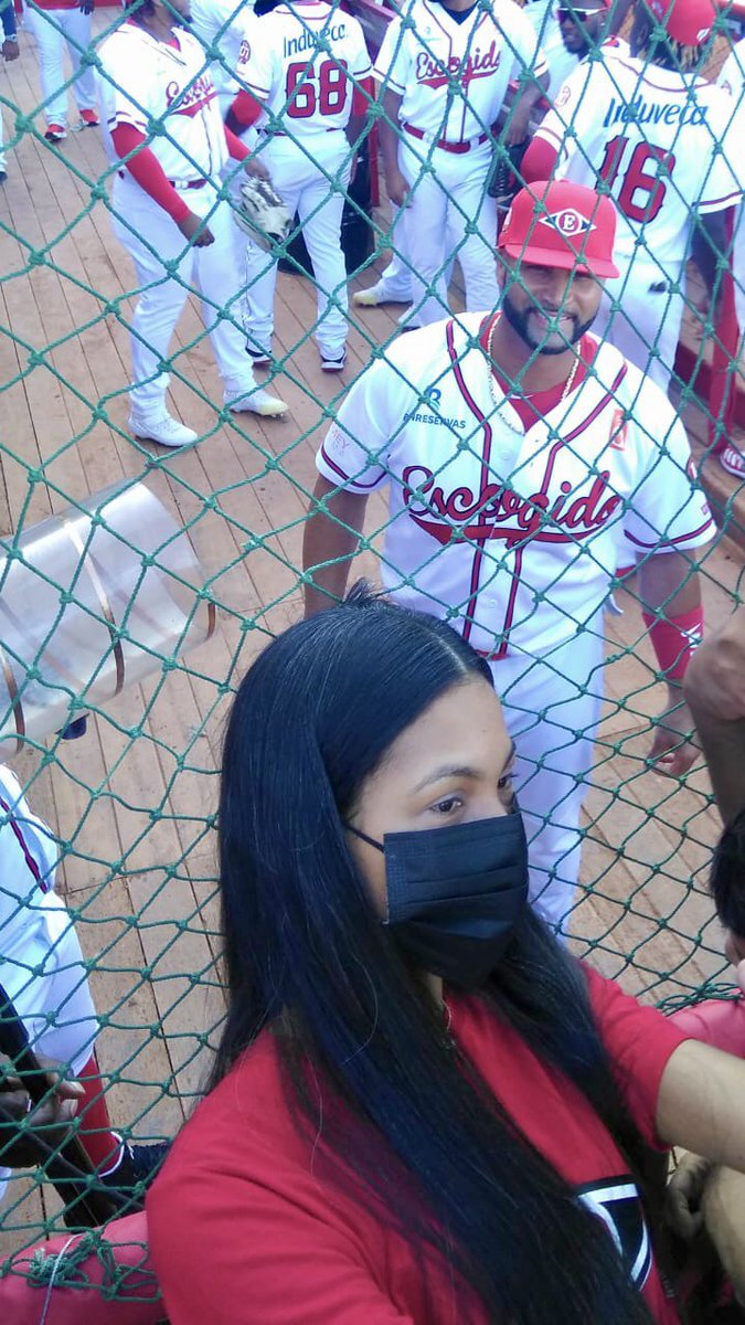 sheimarcelle's tweet photo. Otra foto del domingo, esta me la enviaron ahora.

¡LEYENDA! 😻🙌🏽🐐❤️
@PujolsFive https://t.co/Y70P8O4jVe