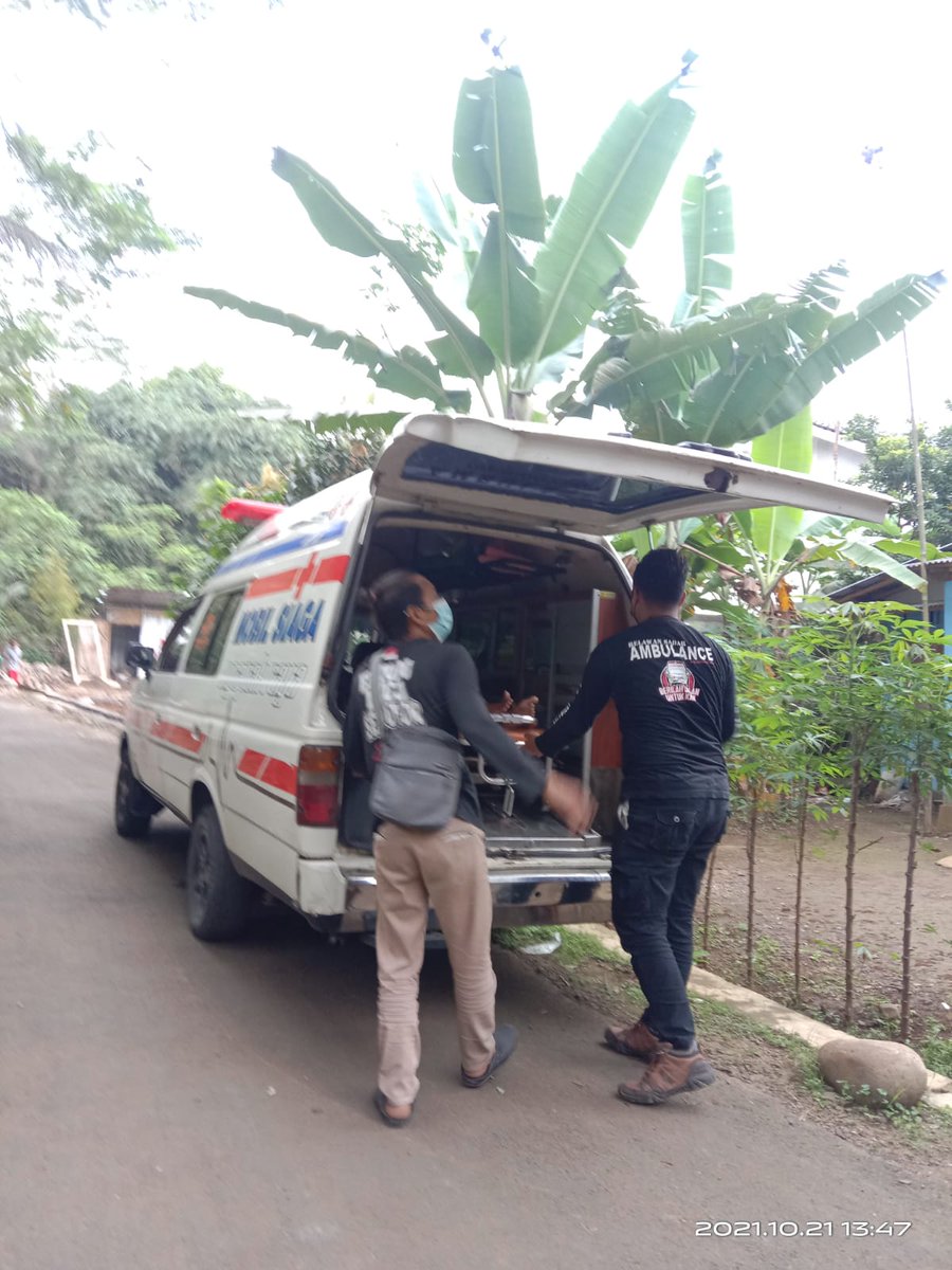 GuyubRukunPWT's tweet photo. Kami mendapatkan informasi bahwasanya Mba Ummy Brownies Purwokerto sedang membutuhkan relawan putra untuk menggotong pasien yang lumpuh guna dibawa berobat. Dan kemudian Kami share ke rekan rekan relawan yang lain.
#GRuP
#LBSTEAM
#BELAJARBAIK
#JADILAHBAIK https://t.co/whpHLIVUAf
