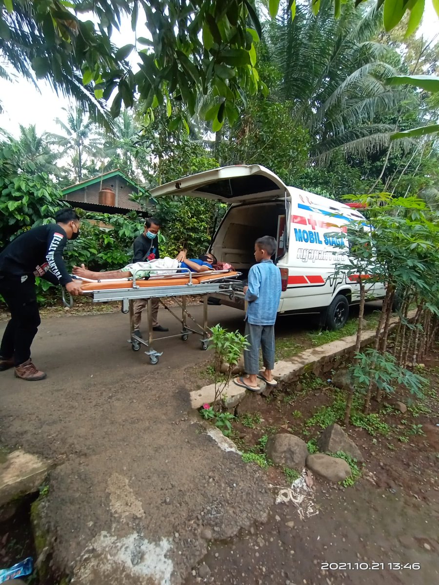 GuyubRukunPWT's tweet photo. Kami mendapatkan informasi bahwasanya Mba Ummy Brownies Purwokerto sedang membutuhkan relawan putra untuk menggotong pasien yang lumpuh guna dibawa berobat. Dan kemudian Kami share ke rekan rekan relawan yang lain.
#GRuP
#LBSTEAM
#BELAJARBAIK
#JADILAHBAIK https://t.co/whpHLIVUAf