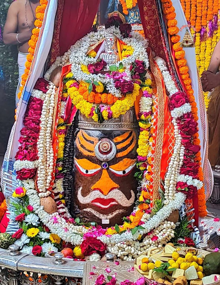 sumitagarwal_IN's tweet photo. महादेव भक्त कहते हैं - 

जिनसे मित्रता करनी है उनका देखे केवल मन, ❤️
जिनसे व्यापार करना है उनका ज़रूर देखें धन।💵

धनतेरस की सभी को शुभकामनायें। 💐

हर हर महादेव शम्भु। जय महाकाल 🔱🚩🙏🏻 https://t.co/OkeVpNVwr4
