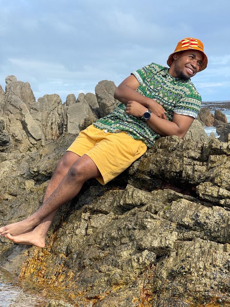 TsholoSetati's tweet photo. The pain I experienced to get these pics. I need to stop wearing shoes to toughen my feet up 👣👣👣 https://t.co/vSL0G438HE