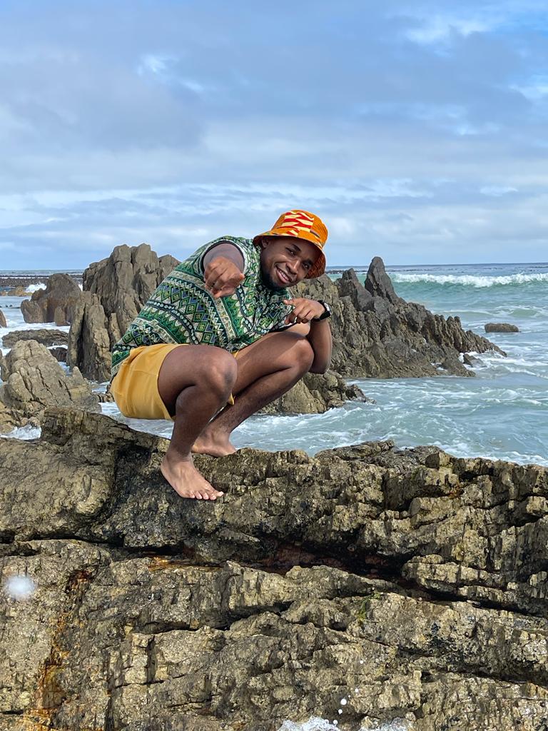 TsholoSetati's tweet photo. The pain I experienced to get these pics. I need to stop wearing shoes to toughen my feet up 👣👣👣 https://t.co/vSL0G438HE