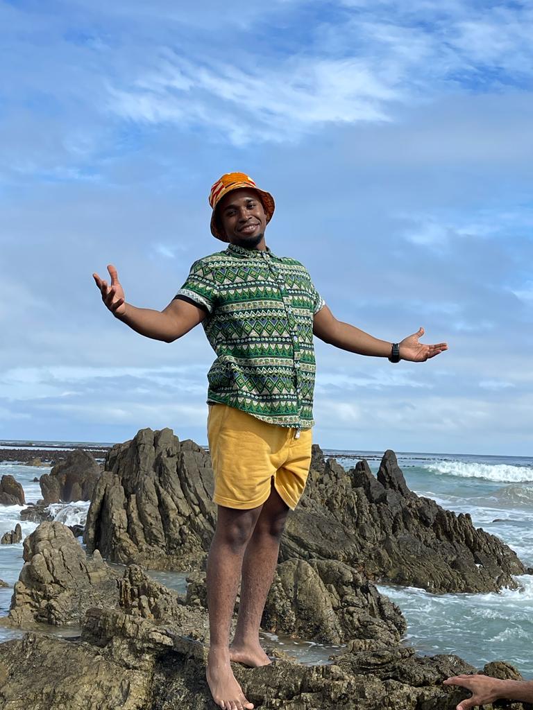 TsholoSetati's tweet photo. The pain I experienced to get these pics. I need to stop wearing shoes to toughen my feet up 👣👣👣 https://t.co/vSL0G438HE