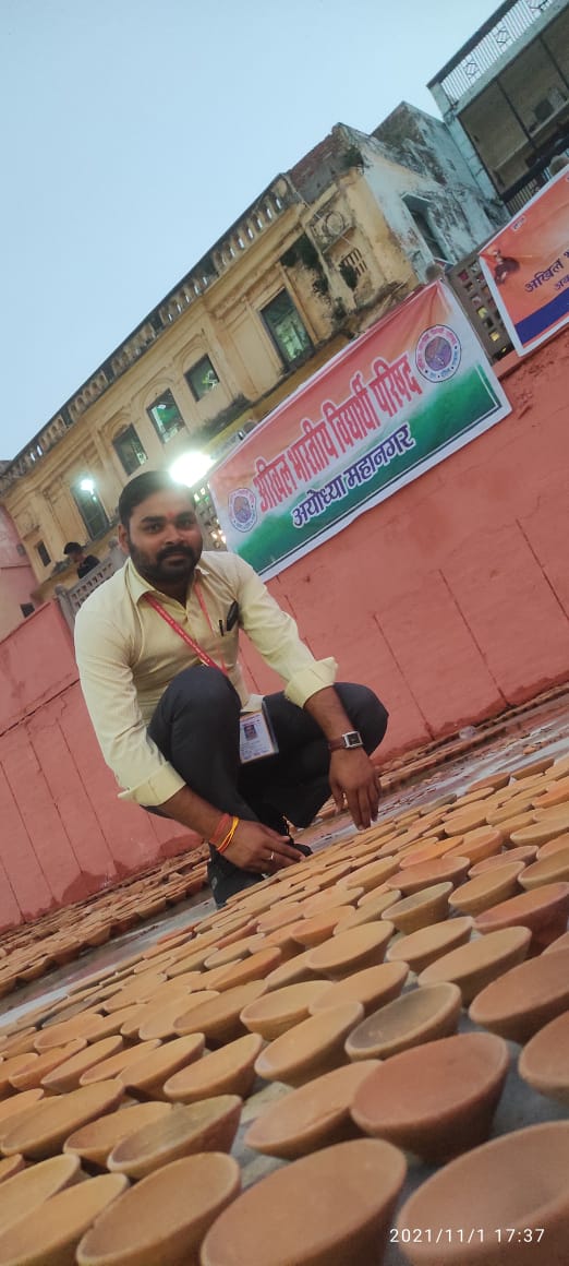 _vaibhavawasthi's tweet photo. #_एकदियाप्रभुरामकेनाम।
#_दीपोत्सव2021
#_ABVP
#_अयोध्या https://t.co/FbzNb46HFg
