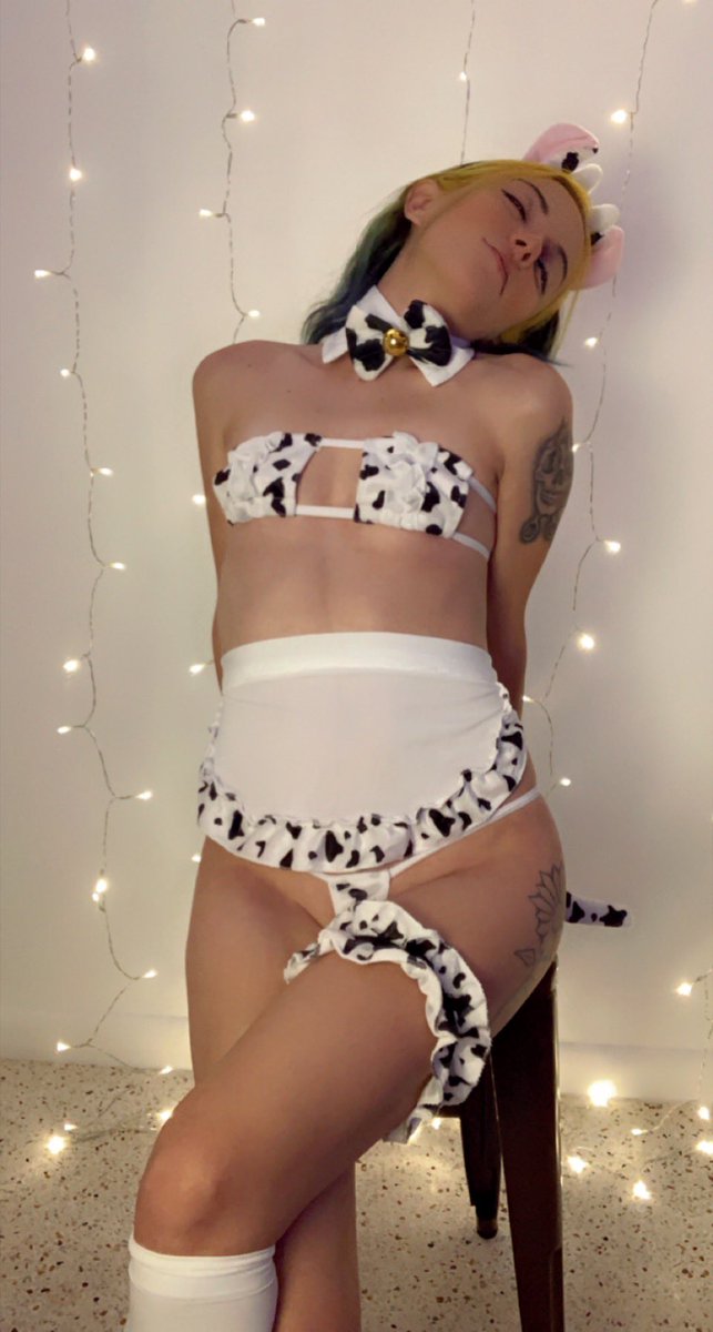 silverros1's tweet photo. I haven’t forgotten you guys, but if you forgot me your missing out 🤷🏻‍♀️🤍

https://t.co/WanmNlv2l3

.

.

#girl #cosplay #cow #lingere #halloween2021 #costume #onlyfans #onlyfanspromo #onlyfanspetite #petitebody #PetitePrincess https://t.co/rYW3cVkdOz