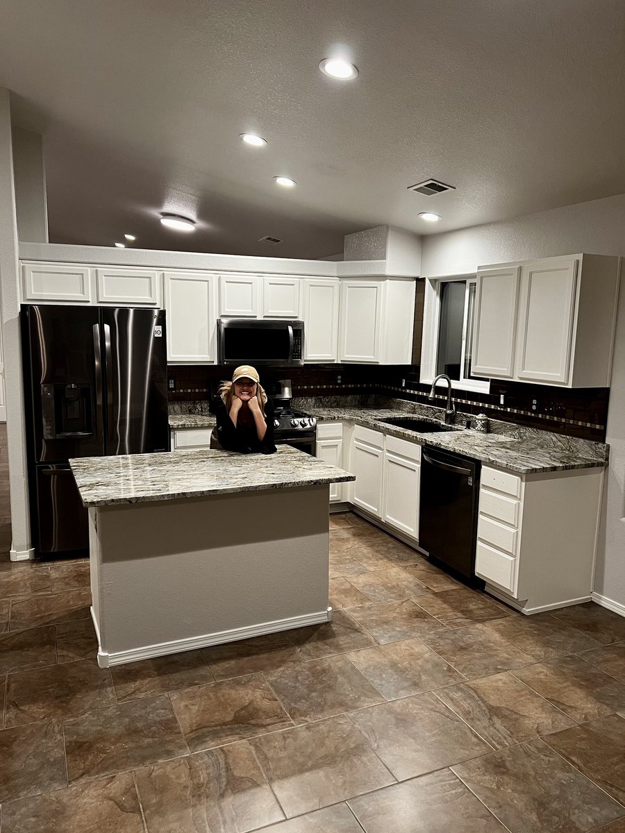 Meghan_Deitz's tweet photo. Okay but my kitchen transformation 😍 https://t.co/zgl0KwdGCG