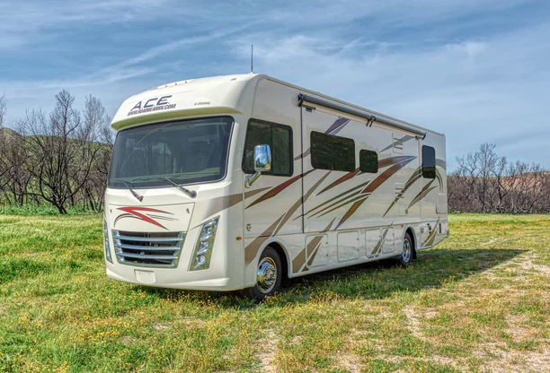 campingcarNZ's tweet photo. US is open for business soon! Roulez le réve américain. Découvrez les offres de notre partenaire US https://t.co/R5mNIRKIMR https://t.co/HpoZCXlRKB