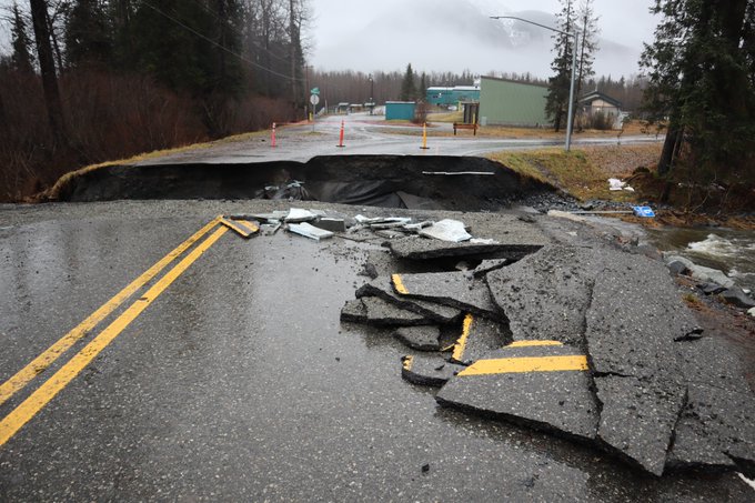 MONSTER storm engulfs Alaska FOR 5 CONSECUTIVE DAYS dumping 10 + FEET of snow and record rain FDKVDEfVQAEqieW?format=jpg&name=small