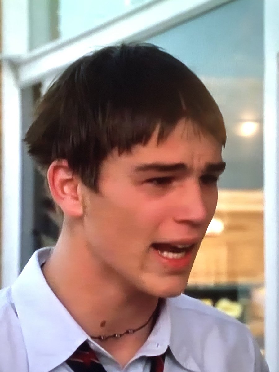 MsBoboHStern's tweet photo. I tried to watch Halloween: H20 last night but Josh Hartnett’s hair was so distracting https://t.co/CDQdMDoKmT