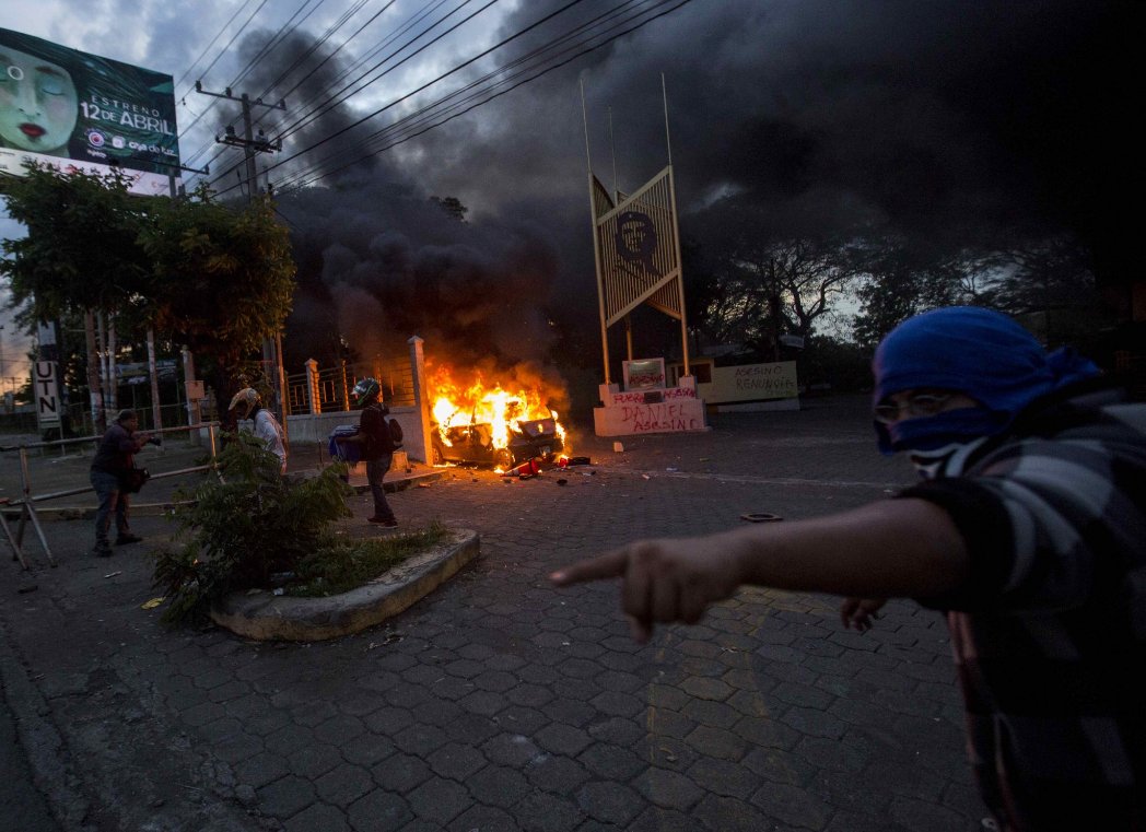 Nos cierran cuentas por mantener la denuncia de los crímenes que cometieron con el intento de golpe de estado. Para estas corporaciones los sandinistas no tienen derechos, estas personas fueron sometidas, algunas asesinadas por culpa de malos nicaragüense, que ahora pagando.