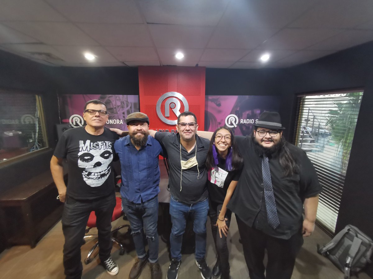 perro_androide's tweet photo. Pura potencia en el episodio de hoy... Primero en @Radio_SonoraFM y después en @mixcloud... #LosHijosDelLechero @milokolapzopunk y @DimonyumMx... https://t.co/iEESqgkzOL