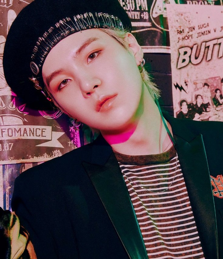 _taetbh's tweet photo. PAREN TODO ¿×;$&amp;×&amp;$€ MIN YOONGI TIENE UN PIERCING?????????????? https://t.co/PdtscpCuET