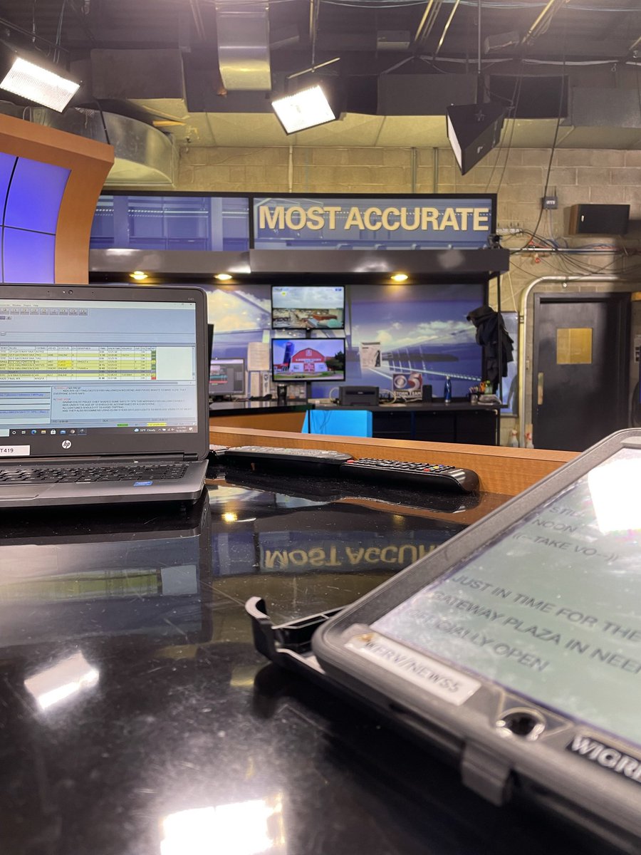 RichardsNewsNBC's tweet photo. #BehindtheScenes at the anchor desk @thatnewslife #WFRVLocal5. Which do I like more? The desk of course. https://t.co/Y66SmUvJmI