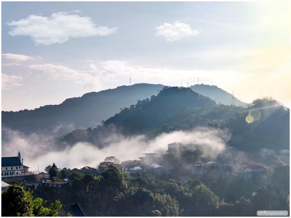 mizoraminsta's tweet photo. Hello November 😍
- Sethlun and Theiriat covered with mist on a wintry morning in Lunglei 
 Picture credit 📸 : hmingmoia_07 

#mizoraminsta #mizoram #lunglei #sethlun #theiriat #mizoramwinter #wintrymorning #clouds #mist #winterhaze #india #northeastindia https://t.co/jD2xL7fpqd