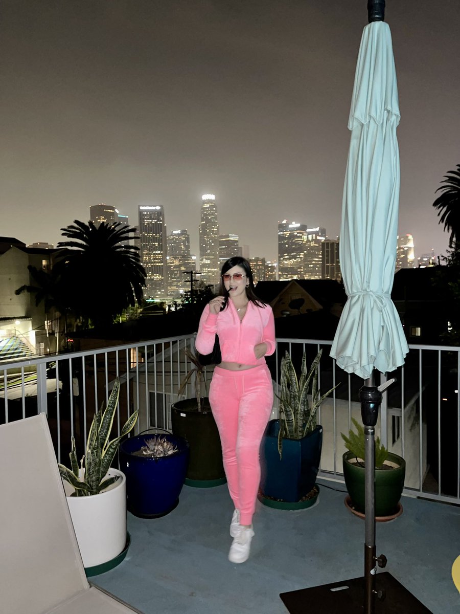 beanforbeanca's tweet photo. Last night’s last min. costume #2000theme #biancafromtheblock https://t.co/TpgzX5QFsS