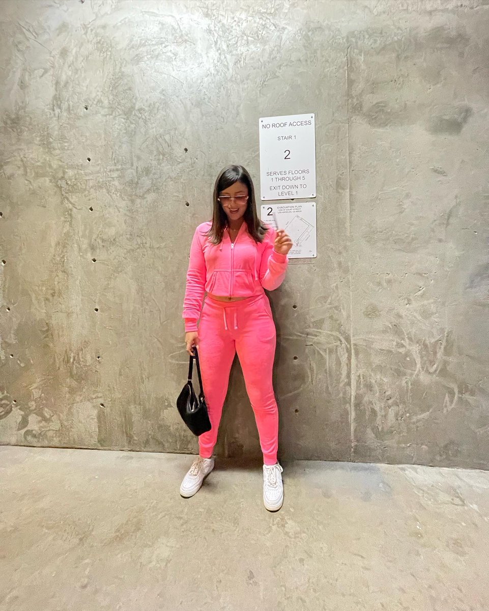 beanforbeanca's tweet photo. Last night’s last min. costume #2000theme #biancafromtheblock https://t.co/TpgzX5QFsS