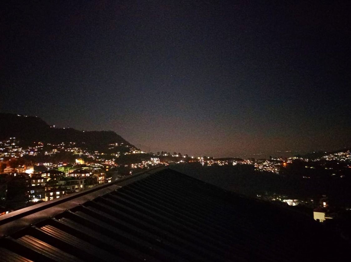 mizoraminsta's tweet photo. View of Hangi Lunglen tlang and Ṭhuampui helipad as seen from Ramhlun North 
.
.
Picture credit 📸 : saii_sailo__ 

#mizoraminsta #mizoram #aizawl #helipad #thuampui #hangilunglentlang #nightview #aizawlnighgview #nightmode #india #northeastindia https://t.co/33Z5lHVKHI