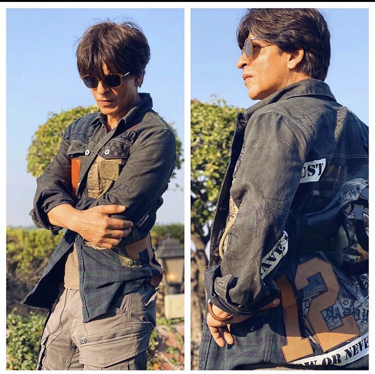 parakh_7's tweet photo. Happy birthday dear @iamsrk  🎉🎉🎉🎊🎊🎂🎂👑👑👑 #birthday #HappyBirthdaySRK #SRK56  waiting for #Pathan https://t.co/P8X3UrPcpG