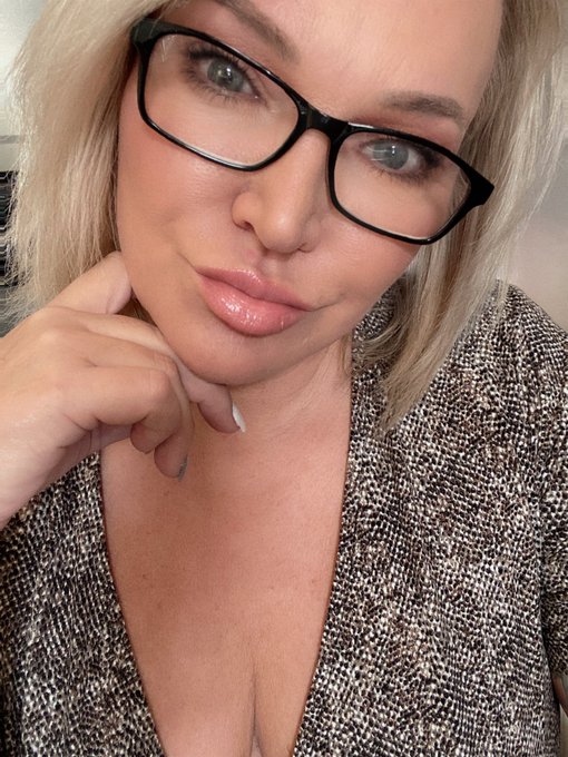 Kiss me 💋 I absolutely love kissing , such a big turn on to me . ❤️💋🇨🇦 https://t.co/FiPMlSlHZJ<a href="/tag/goddess"class="tags"><span>#goddess</span></a><a href="/tag/femdom"class="tags"><span>#femdom</span></a><a href="/tag/cougar"class="tags"><span>#cougar</span></a><a href="/tag/webcam"class="tags"><span>#webcam</span></a><a href="/tag/milf"class="tags"><span>#milf</span></a><a href="/tag/dildo"class="tags"><span>#dildo</span></a>